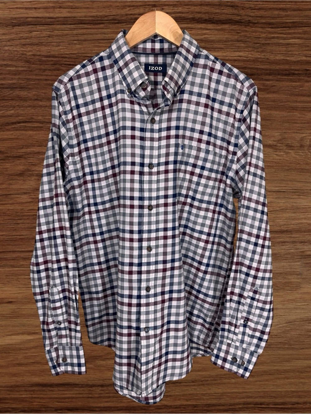 IZOD Men’s Check Pattern Twill L/S Button Down Shirt. Size Medium